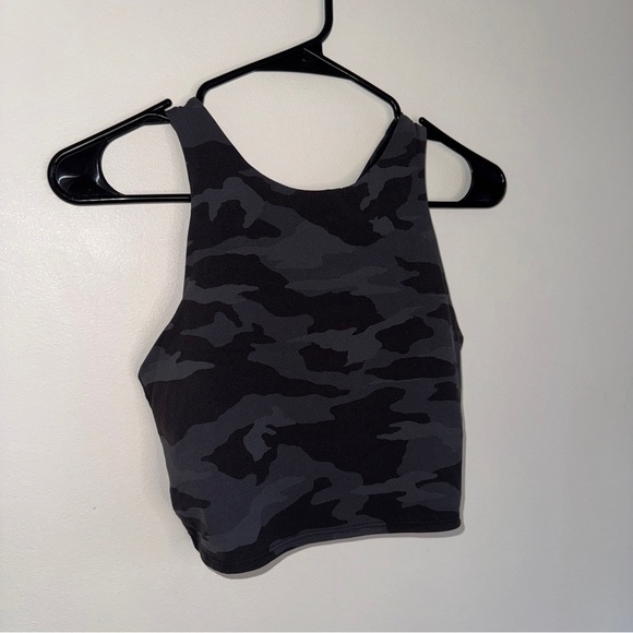 ATHLETA Conscious Crop Top Size Small Black Camo
Gray Workout Gym Run - Picture 3 of 8